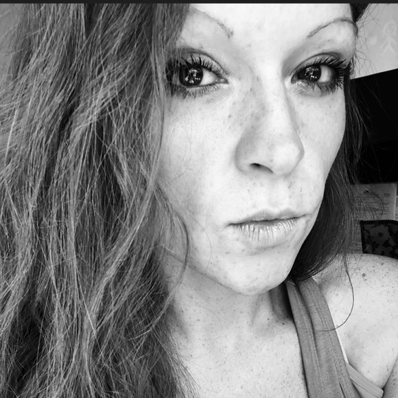 Meet your Posher, Erin - Picture 1 of 1